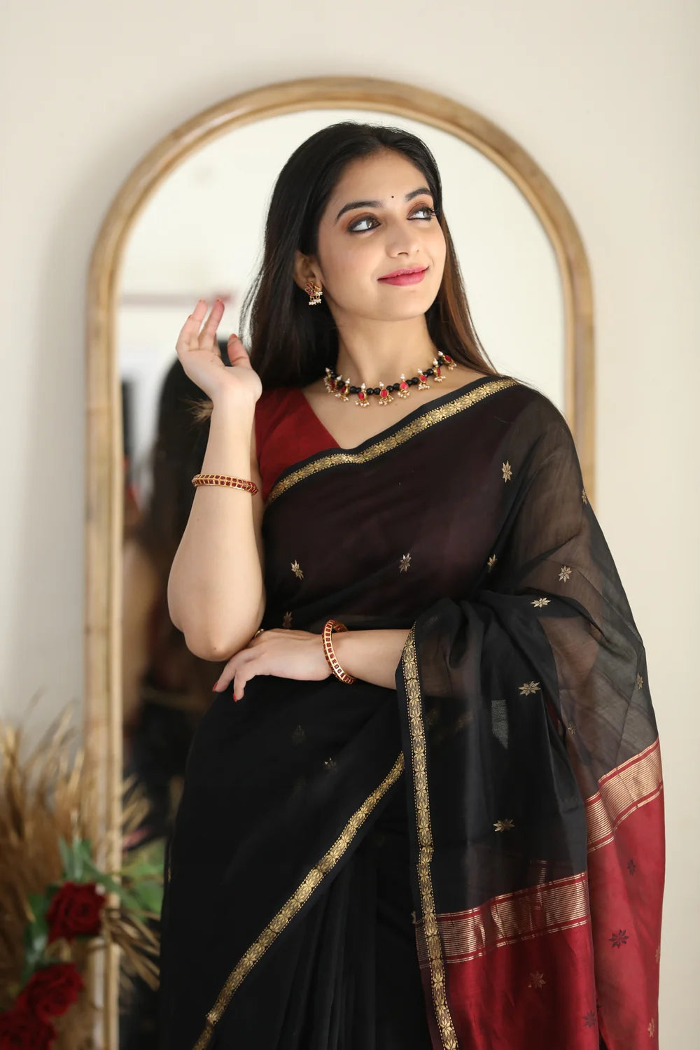 Mysaree Silk Saree — Midnight Grace Contrast Elegance