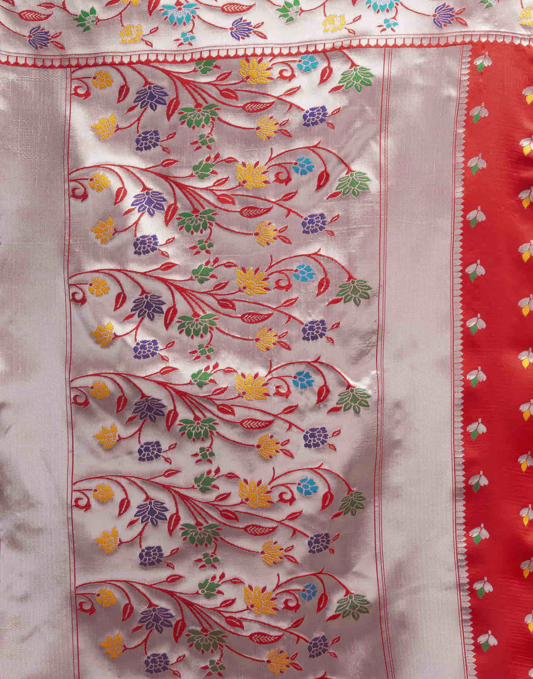 Mysaree Jacquard Saree — Scarlet Bloom Elegance
