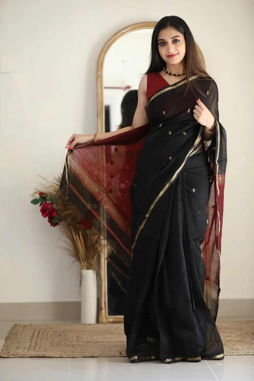 Mysaree Silk Saree — Midnight Grace Contrast Elegance