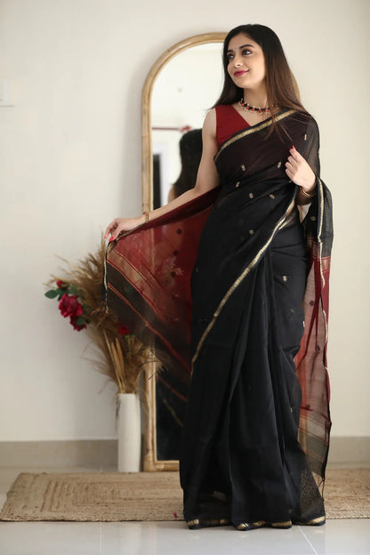 Mysaree Silk Saree — Midnight Grace Contrast Elegance