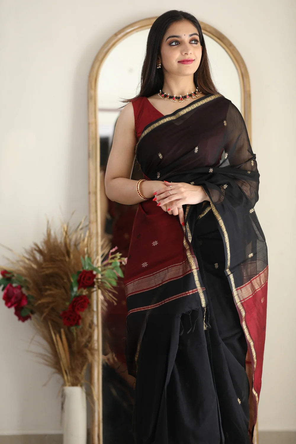 Mysaree Silk Saree — Midnight Grace Contrast Elegance